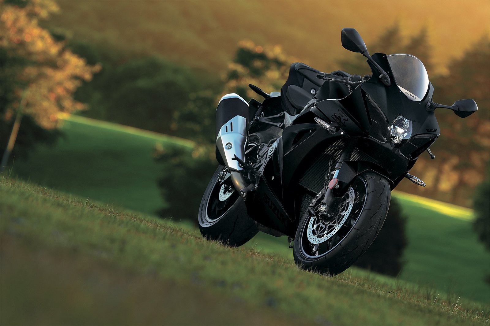 GSX-R1000AM1_Action02